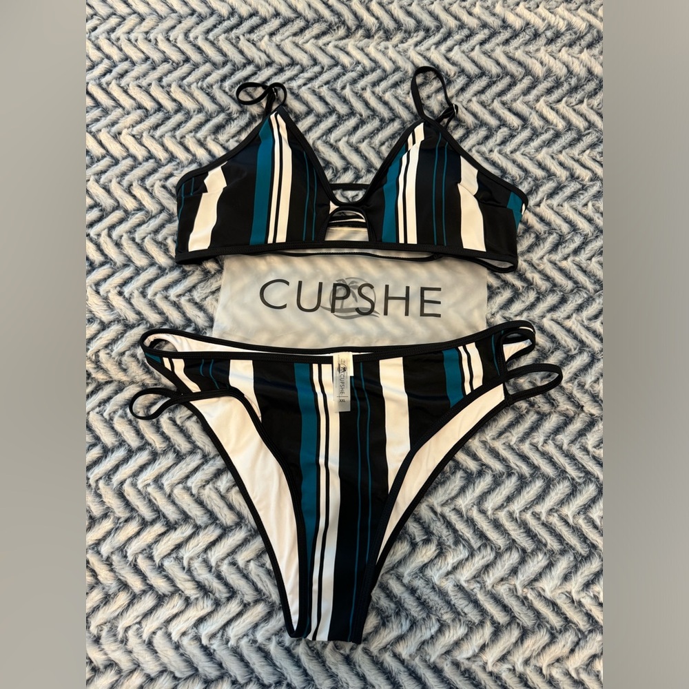 CUPSHE two piece suite size XXL. Never worn. Cute style with high waist.